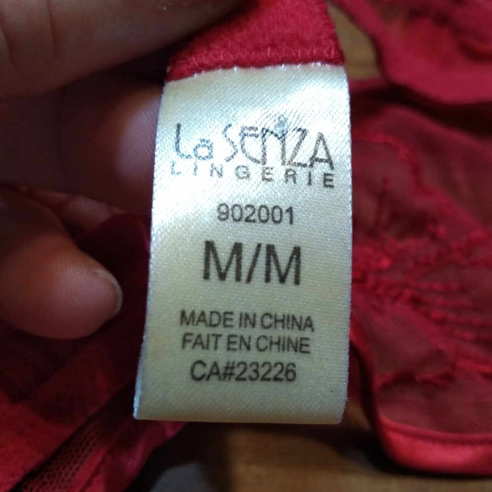 La Senza 2-Piece Red Bra (34B) & Red Lace Garter (Size Medium) - Picture 14 of 15